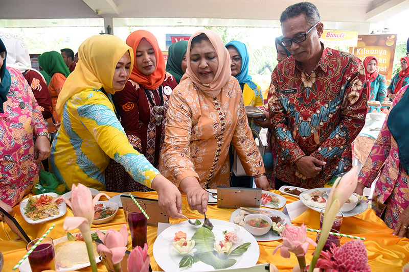 lomba-masak-serba-ikan-nawal-ingatkan-peran-penting-ibu-penuhi-gizi-keluarga-7