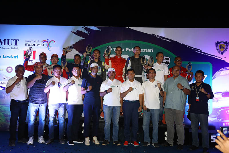 nyaris-masuk-jurang-musa-rajekshah-berhasil-raih-juara-tiga-umum-danau-toba-rally-2019-5