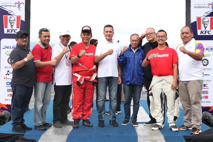 wagub-sumut-lepas-peserta-danau-toba-rally-2019-1