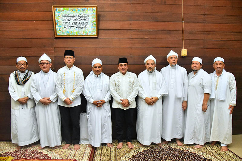 gubernur-dan-wagub-hadiri-peringatan-40-hari-wafatnya-tuan-guru-syekh-hasyim-al-syarwani-10