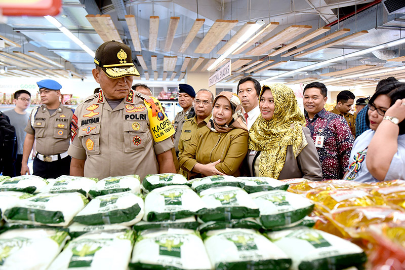 sekda-sidak-pasar-jelan-natal-dan-tahun-baru-2020-5
