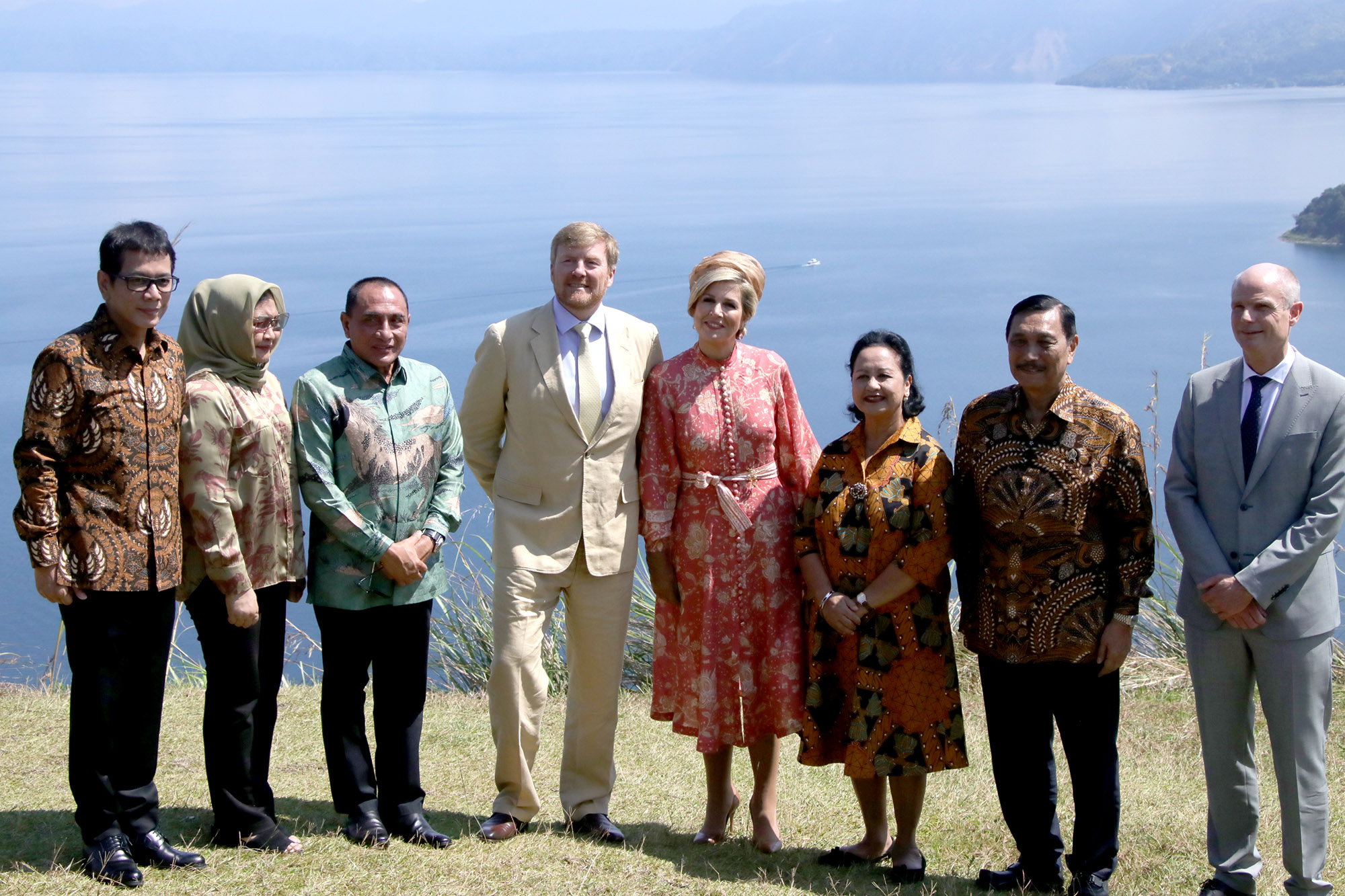 raja-dan-ratu-belanda-kagumi-danau-toba-7