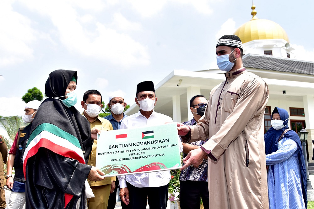 gubsu_serahkan_bantuan_ambulance_ke_palestina