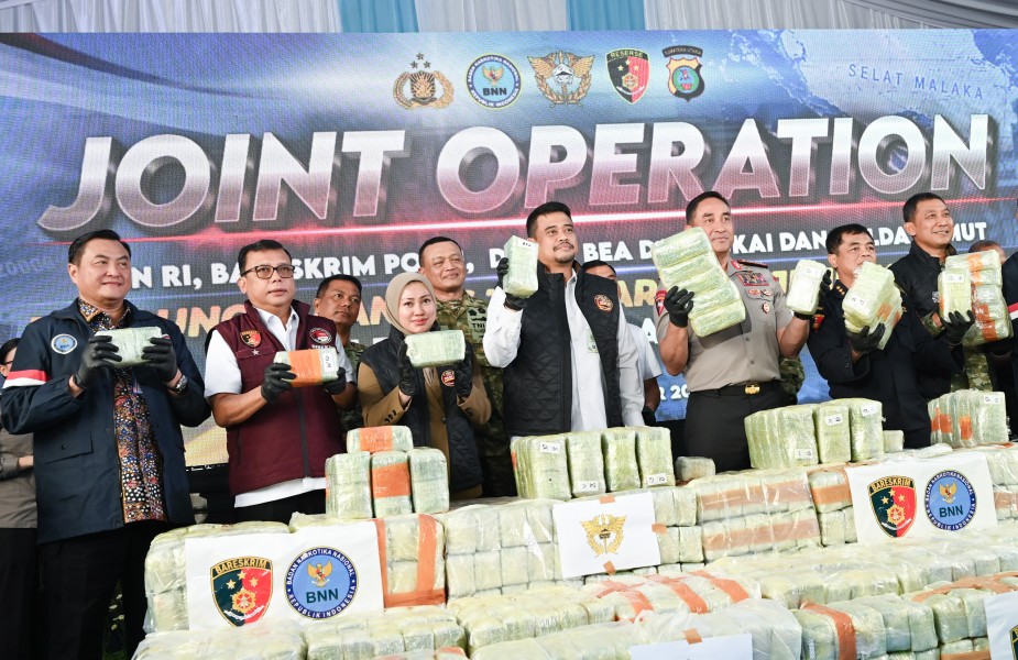 23-gubsu_kapolri_press_conference_di_belawan_11_jpg